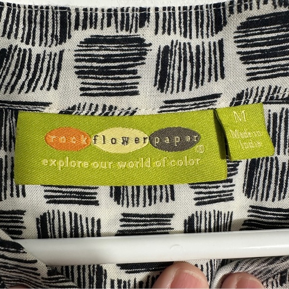 Rock Flower Paper sz M blouse, black/white graphic design, office, fall, date - Picture 3 of 5